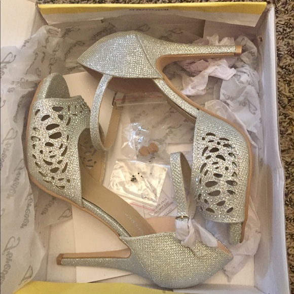 Shoes - Fabulous Silver Dancing Heels